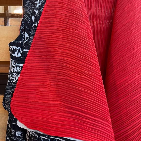 NWT Reversable Pleated Vest A282AC - Picture 2 of 10